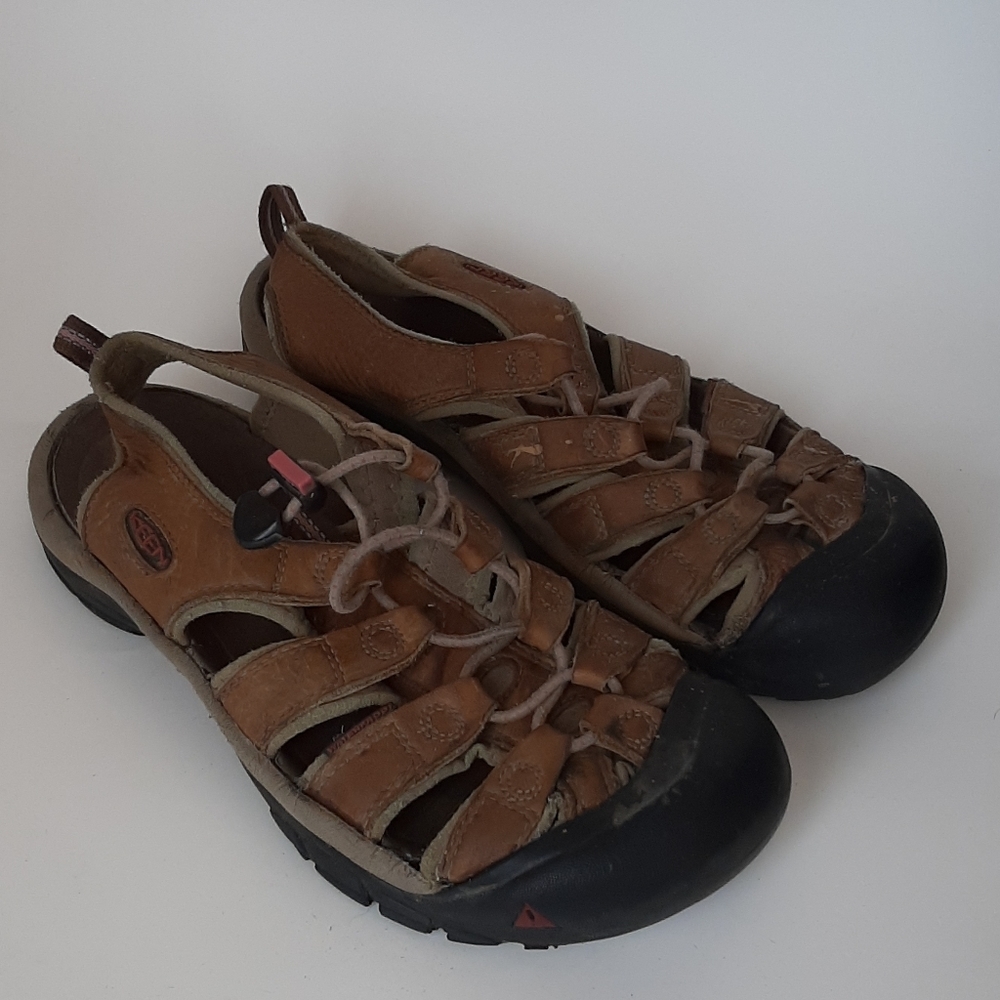 Keens brown leather waterproof hiking sandal SZ 9